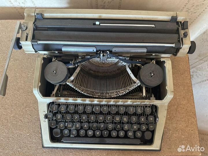 Печатная пишущая машинка