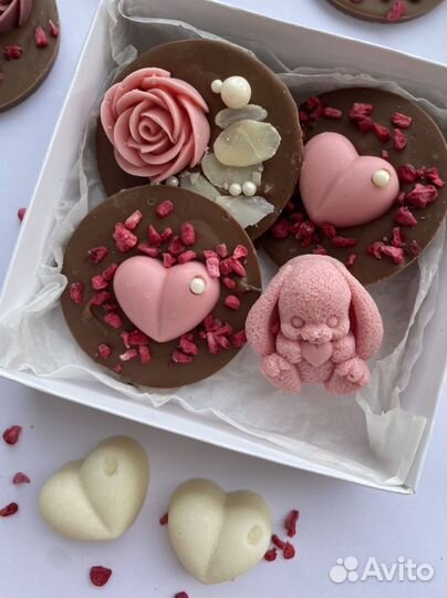 Пасхальное яйцо из шоколада с сюрпризом