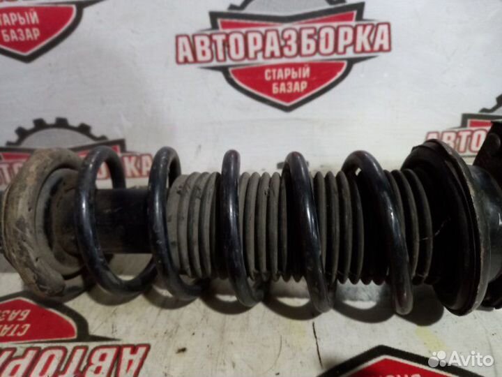 Стойка передняя правая Nissan Cube Z10 CG13DE