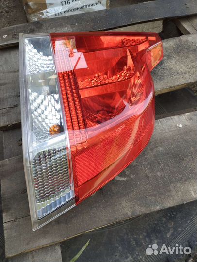 Volvo S60 P2 рестайлинг фонарь правый