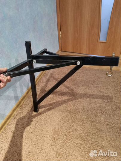 Боксерская груша и настенное крепление