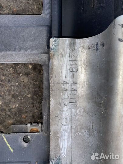 Бампер передний Toyota Ipsum SXM10 5211944010