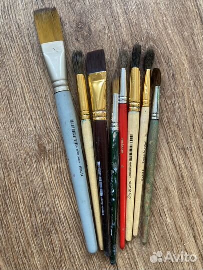 Художественные принадлежности (краски, кисти)