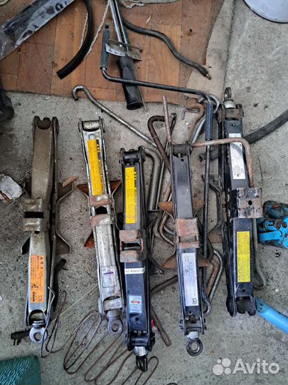 Домкрат для легковых автомобилей