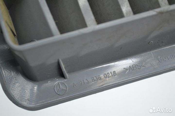 Пластиковая крышка воздуховода, правая mercedes-be