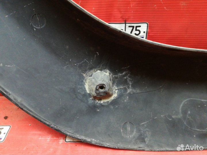 Накладка на крыло задняя правая Toyota Land
