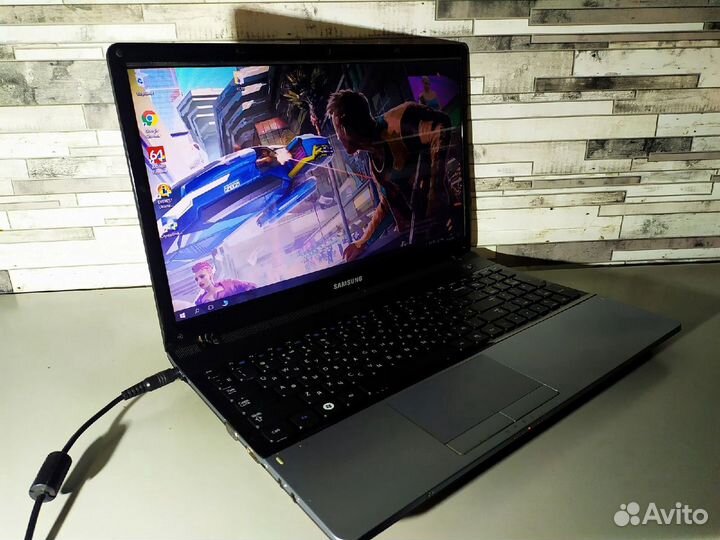 Samsung NP300E5C - i3-2 Поколения \ 4 Озу \ 320 HD