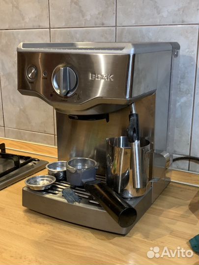 Кофеварка Bork c700