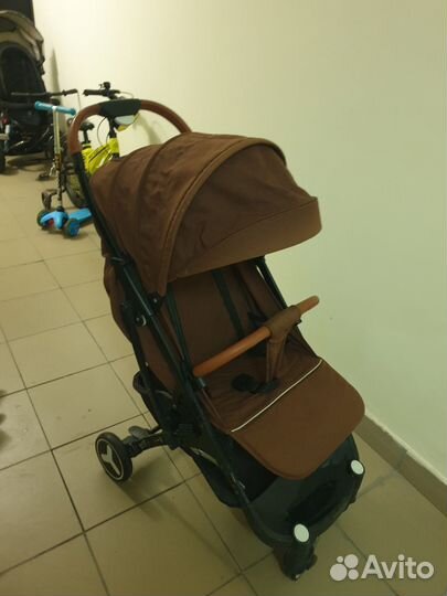 Прогулочная коляска трость