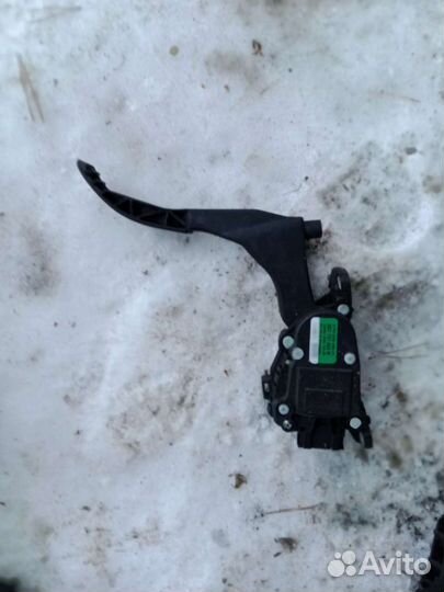 Продам педаль газа и педаль тормоза