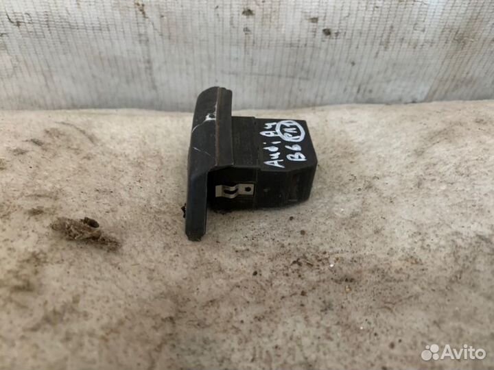 Кнопка центрального замка Audi A4 B6