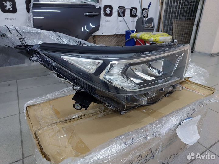 Фара правая Toyota RAV 5 XV 50 2018-2023