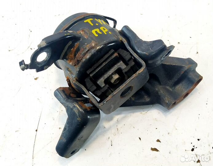 Toyota Yaris Vitz опора двигателя правая
