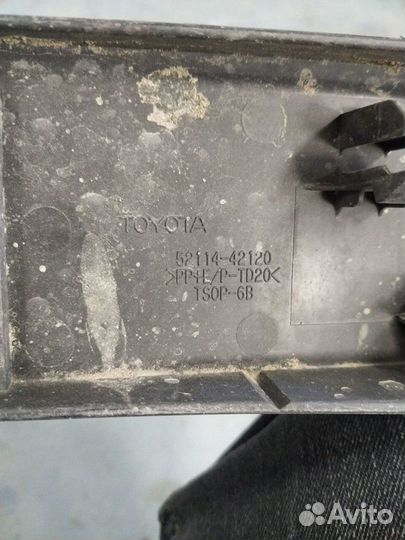 Подиум номерного знака Toyota Rav4 XA40