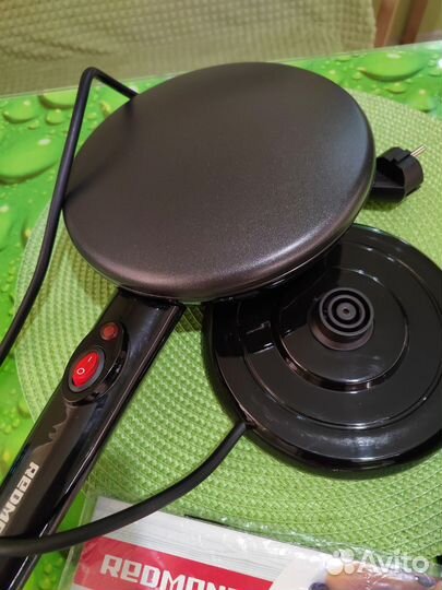 Продам электроблинницу redmond RSM-1409