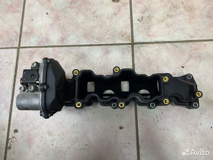 Правый впускной коллектор Porshe Cayenne 958 4.2