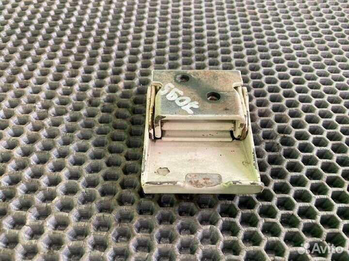 Крепление крыла scania R420