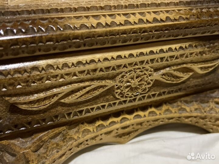 Шкатулка резная деревянная