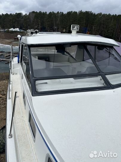 Моторная лодка Carver 28