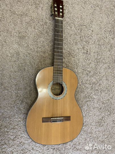 Акустическая гитара