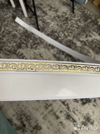 Декоративная планка для карниза