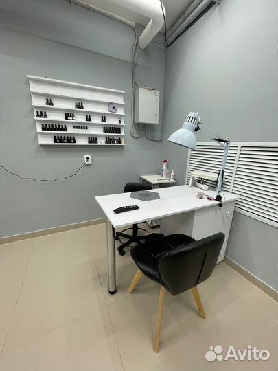 Маникюрный стол с вытяжкой