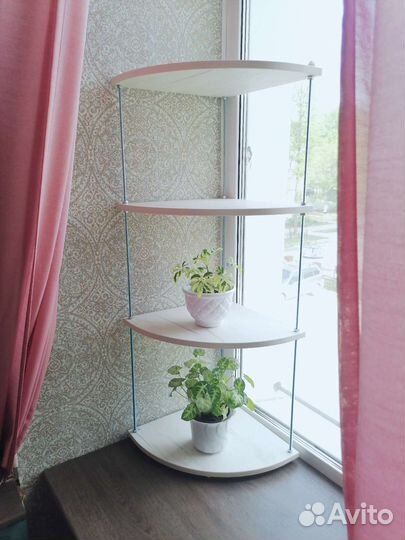 Угловая полка для растений