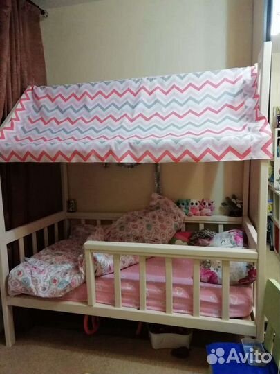 Детская кроватка домик