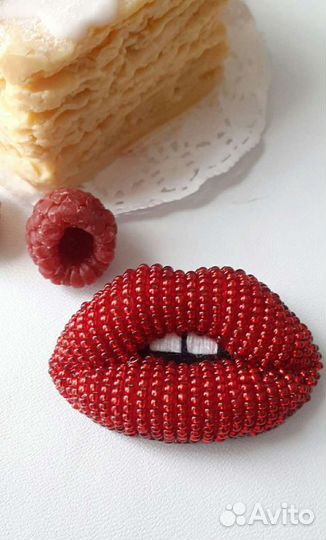 Брошки из бисера