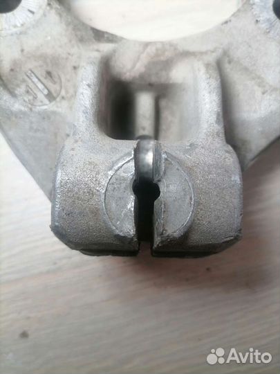 Поворотный кулак левый Chevrolet Cruze Opel Astra
