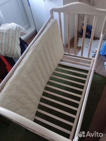 Детская кровать на колесиках