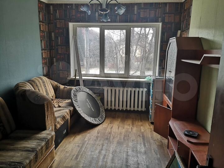 Комната 33,5 м² в 5-к., 1/4 эт.