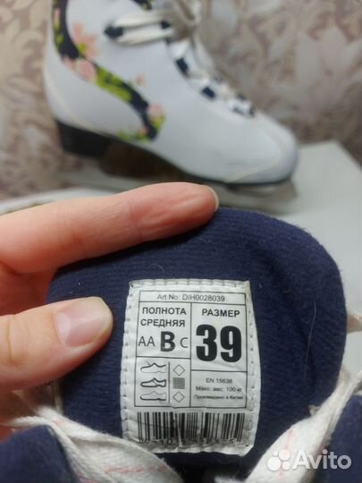 Коньки женские 39 размер