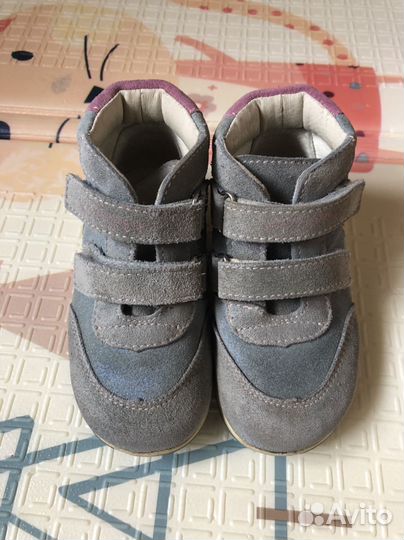 Ботинки для девочки 23-24