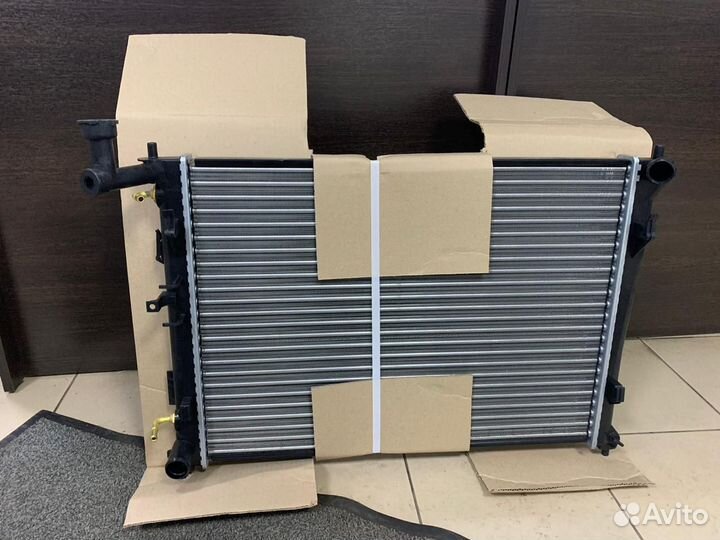 Радиатор охлаждения автомат Kia Ceed 2007-2012