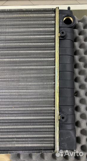 Радиатор системы охлаждения VW Passat 88-93