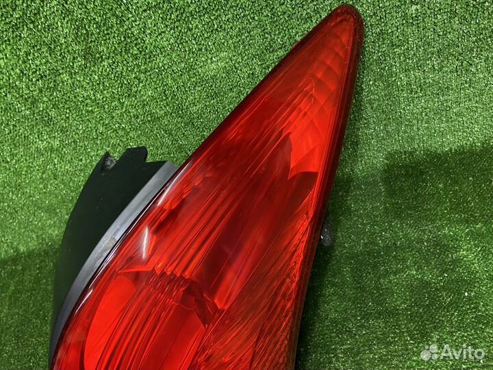 Фонарь задний правый Peugeot 308 универсал
