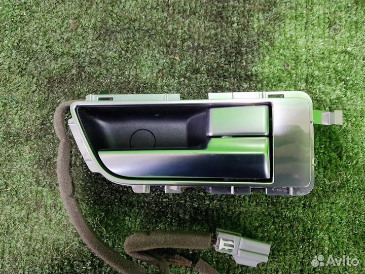 Ручка двери внутренняя правая Land Rover Discover