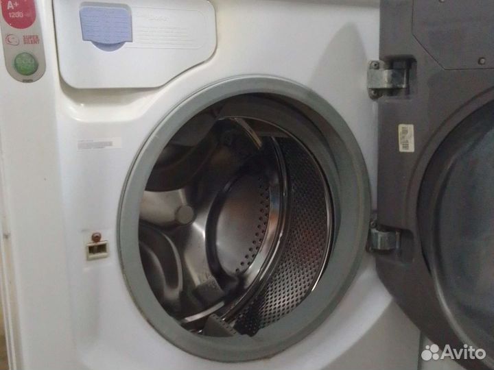 Стиральная машина б/у ariston aqualtis 6 кг