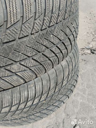Bridgestone Blizzak LM-001 285/45 R21