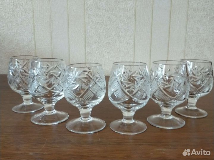 Скатерть ГДР, фужеры, рюмки,вазы,штофы