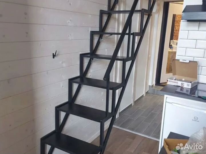 Лестница складная пристенная