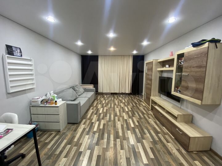 3-к. квартира, 100 м², 2/9 эт.