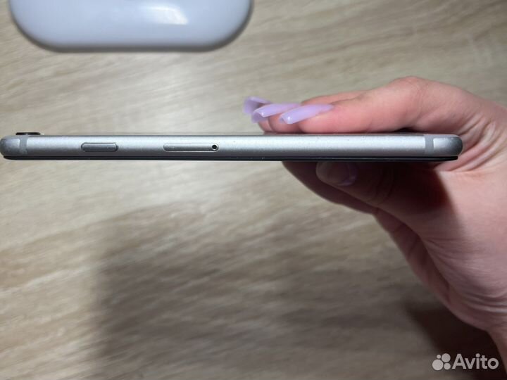 Телефон iPhone 6