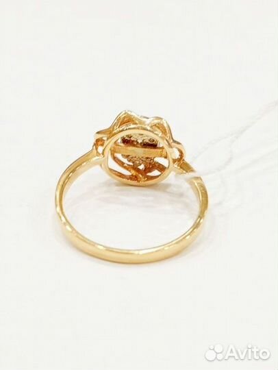Кольцо с природным камнем Золото