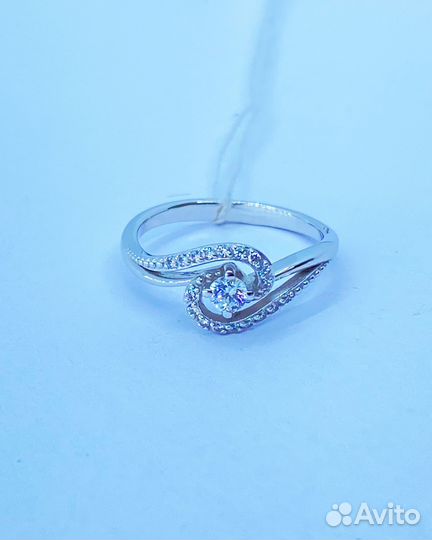 Кольцо с синтетическим камнем Золото