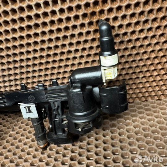 Топливная рампа в сборе с форсунками Ford Focus BM