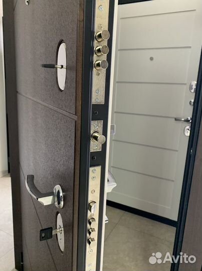 Дверь входная новая