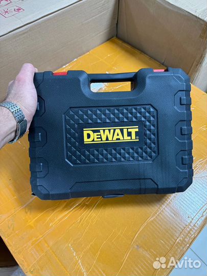 Шуруповерт dewalt