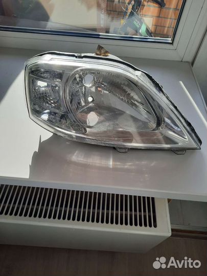 Передняя правая фара от ларгуса